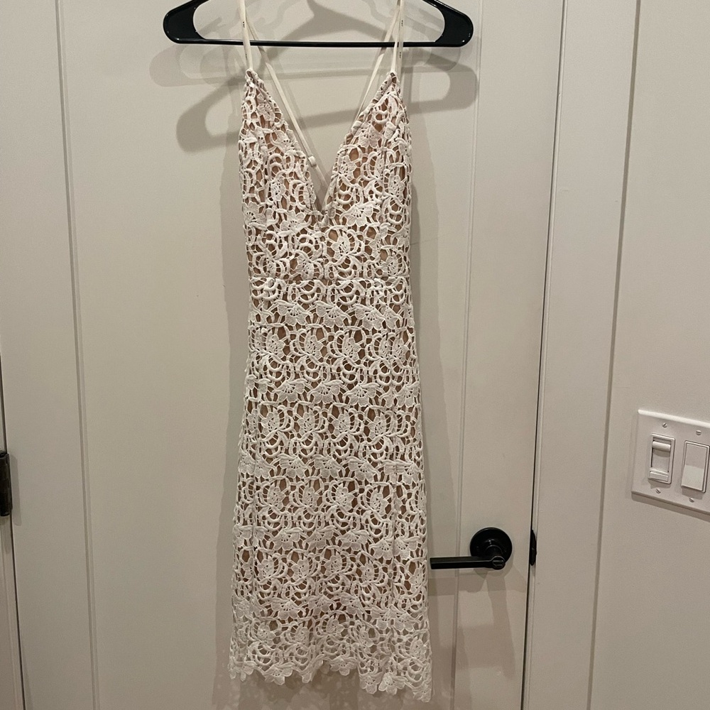 White lace pencil dress